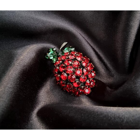 Vintage 1950s SCHREINER New York Signed Red Strawberry Rhinestone Fruit Brooch - Picture 2 of 7